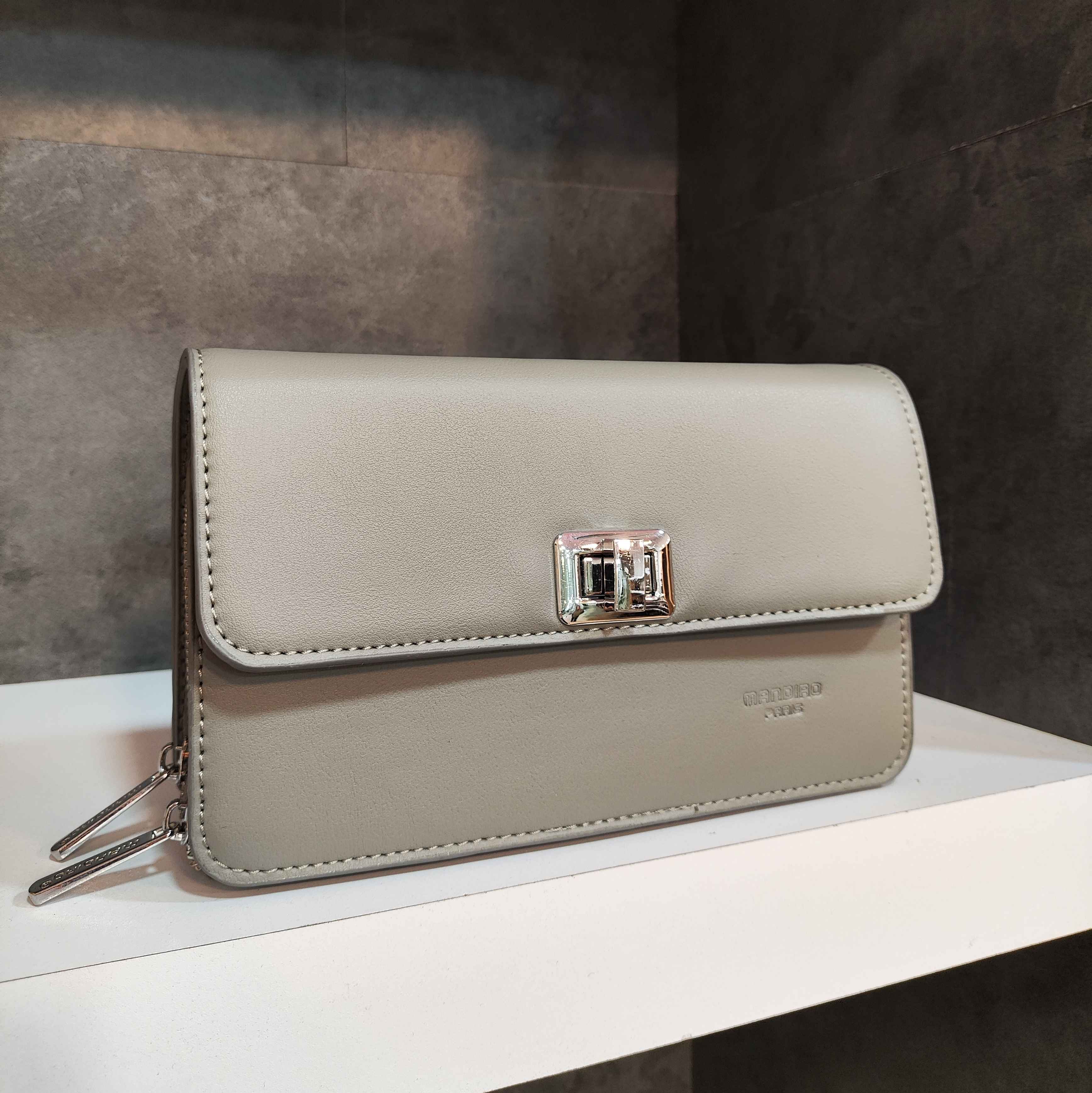 کیف زنانه پاسپورتی زنانه طرح ساده مدل RM2290